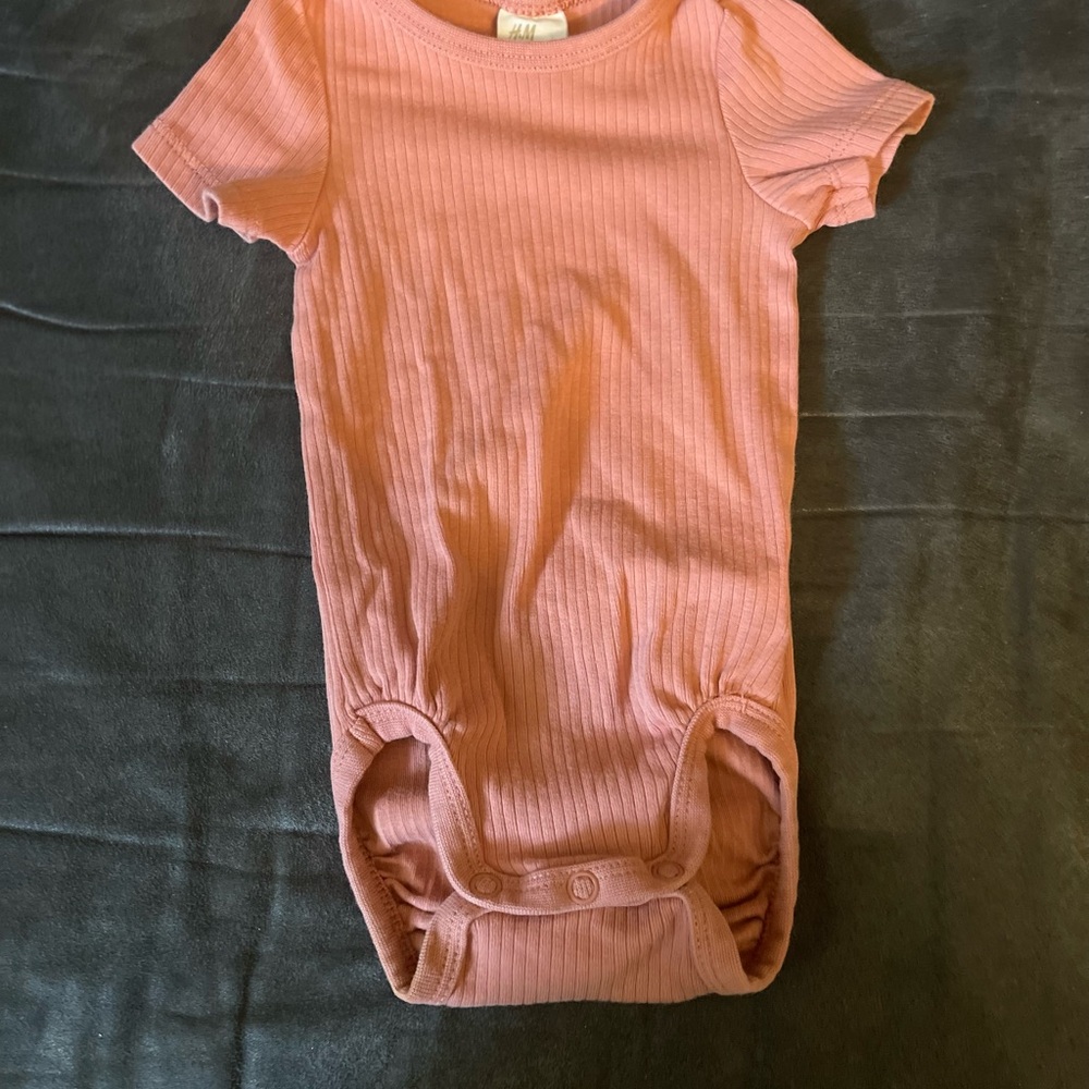 H&M Pink Ribbed Bodysuit with Short Sleeves
